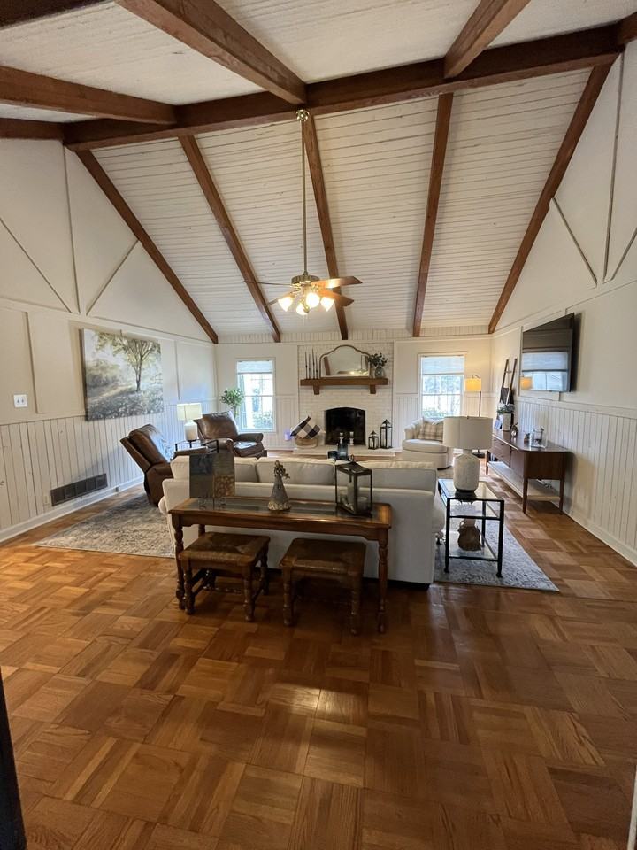 7040 Glenridge Dr - Photo 3 of 29