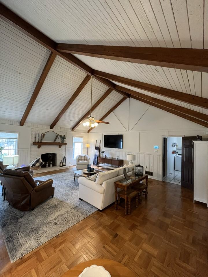 7040 Glenridge Dr - Photo 5 of 29