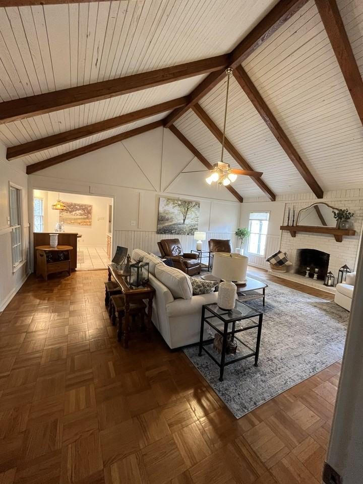 7040 Glenridge Dr - Photo 6 of 29