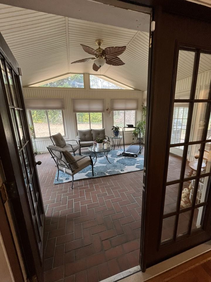 7040 Glenridge Dr - Photo 7 of 29