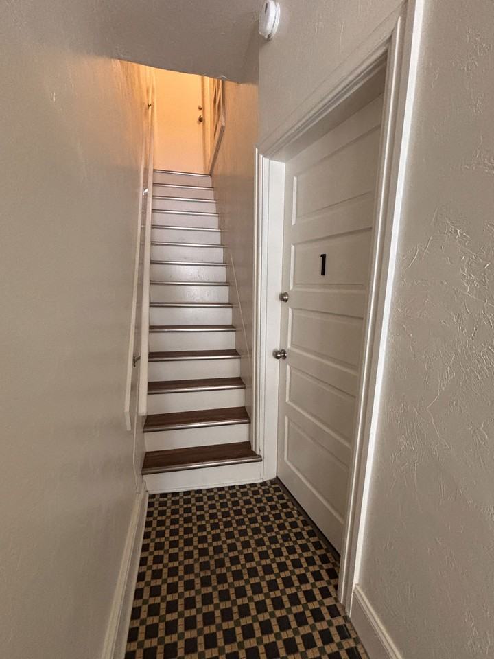 1028 W King St #1 - Photo 7 of 18