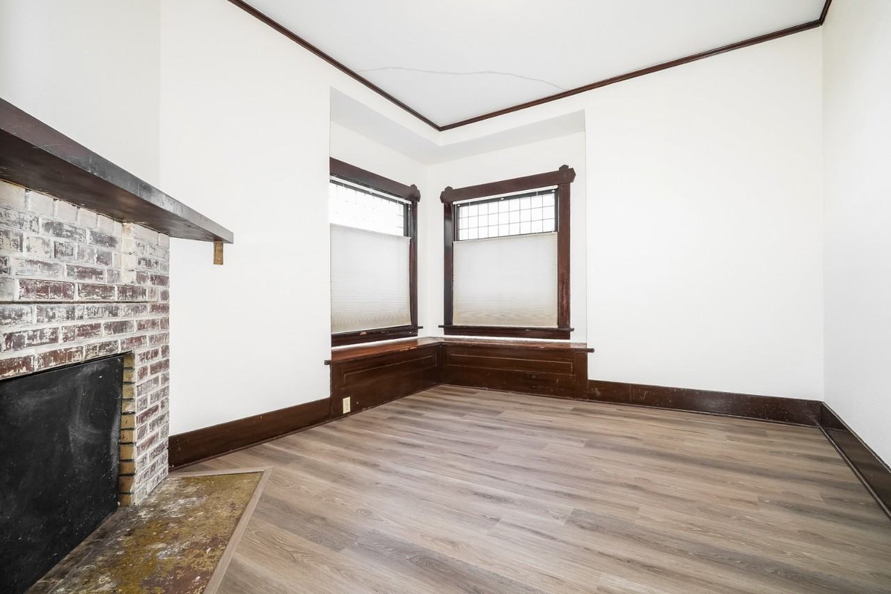 2425 Rockefeller Ave - Photo 3 of 15