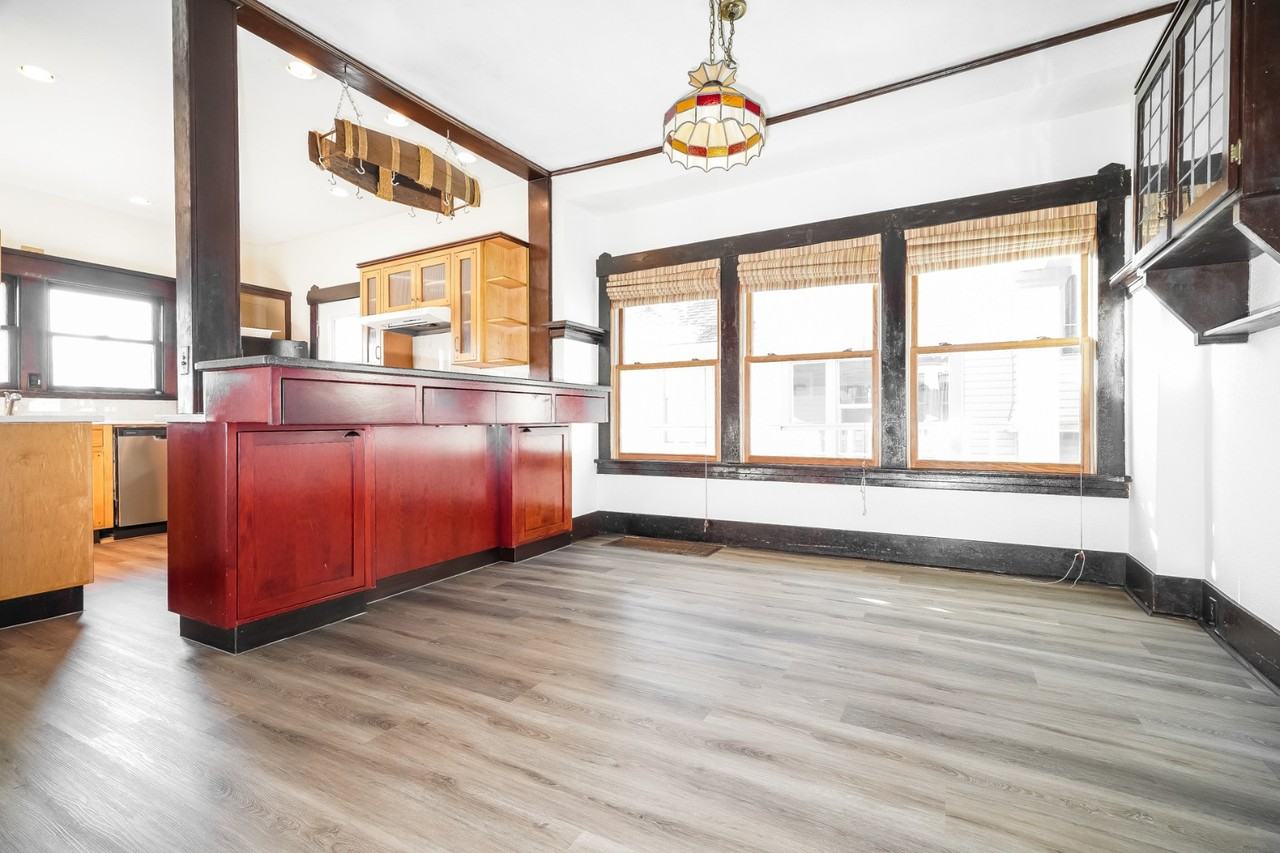 2425 Rockefeller Ave - Photo 4 of 15