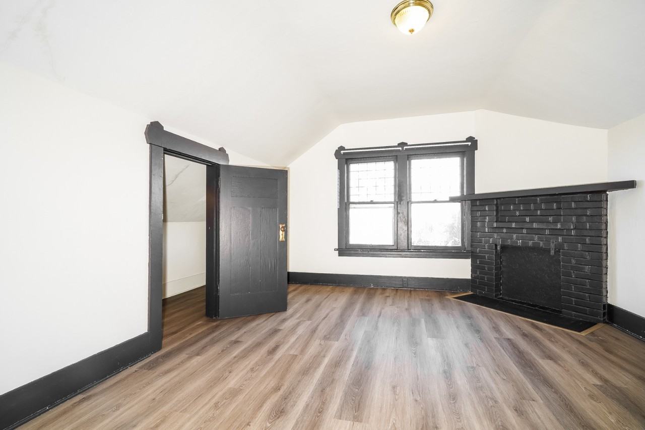 2425 Rockefeller Ave - Photo 7 of 15