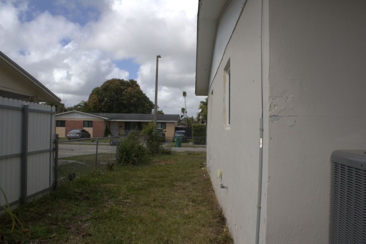 19827 Sw 118th Pl - Photo 3 of 16