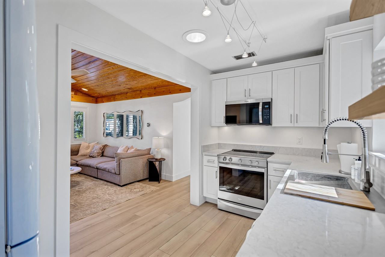 536 35th Ave Ne - Photo 5 of 26