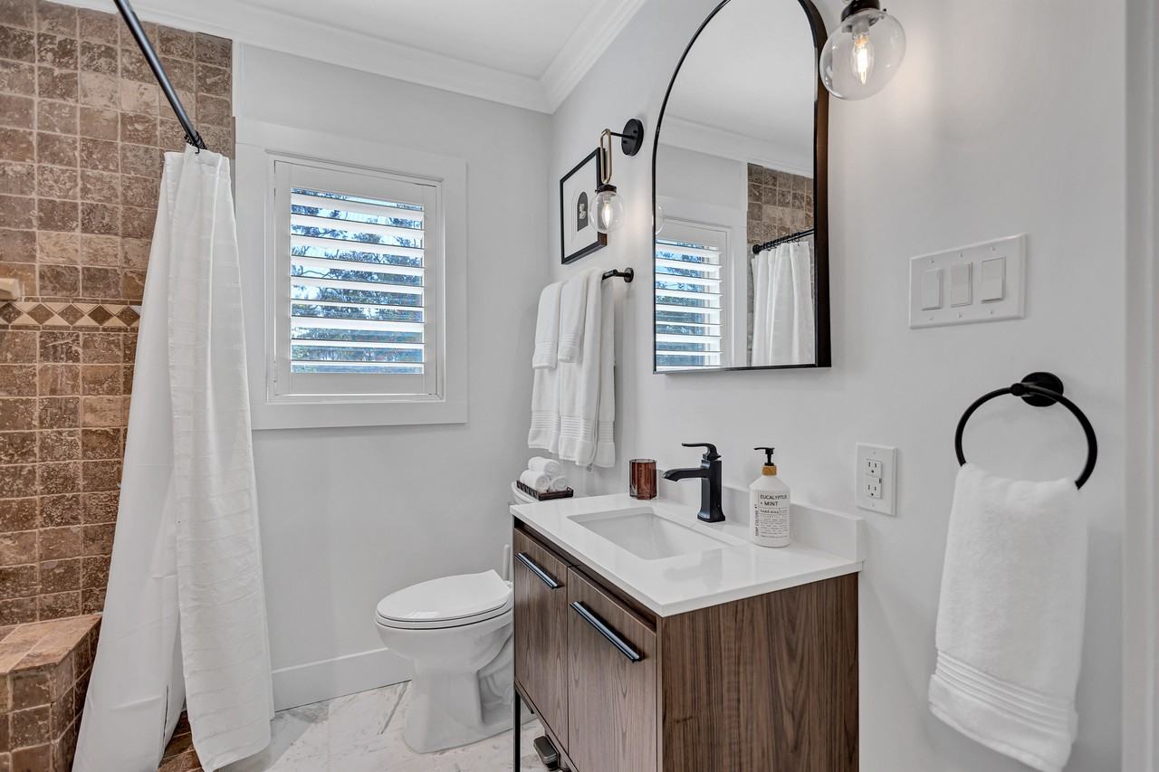 536 35th Ave Ne - Photo 7 of 26