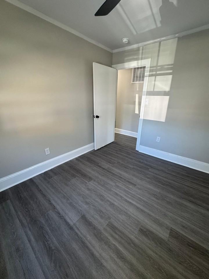 1200 E Holly St - Photo 2 of 10