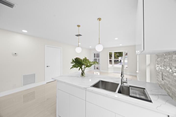 5664 Boynton Crescent - Photo 5 of 10