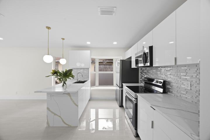 5664 Boynton Crescent - Photo 4 of 10