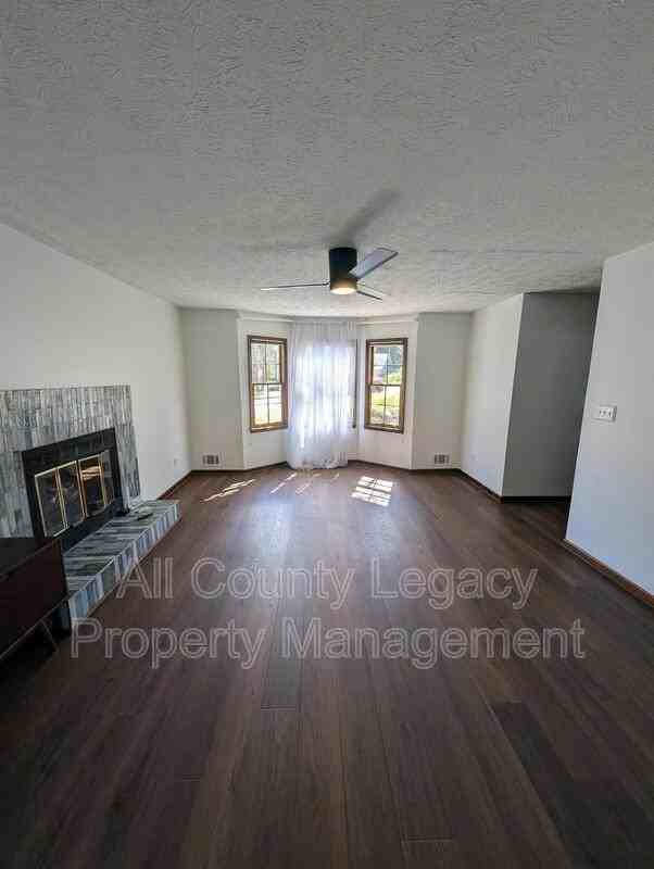 3787 Etna Dr - Photo 4 of 12