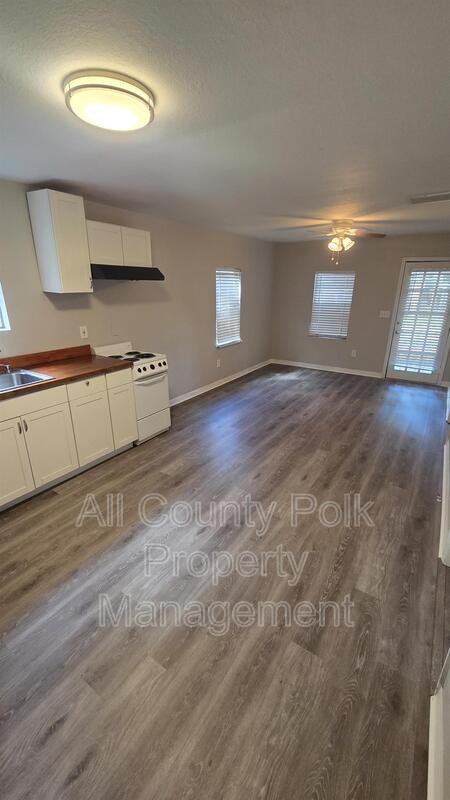 1101 Tyner St - Photo 4 of 13