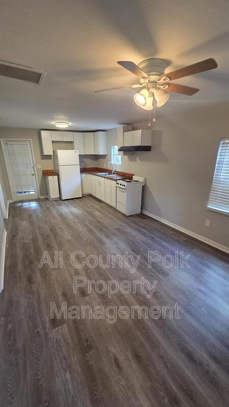 1101 Tyner St - Photo 6 of 13