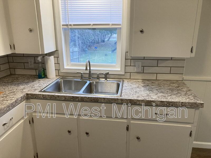 2359 Barberry St Sw - Photo 5 of 19