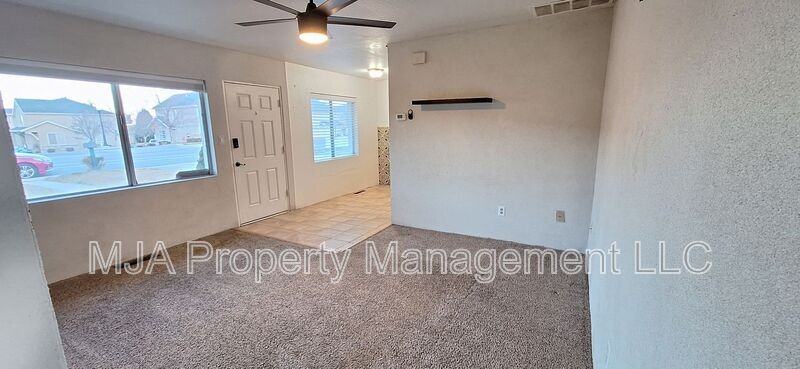 460 E 1110 N - Photo 2 of 17