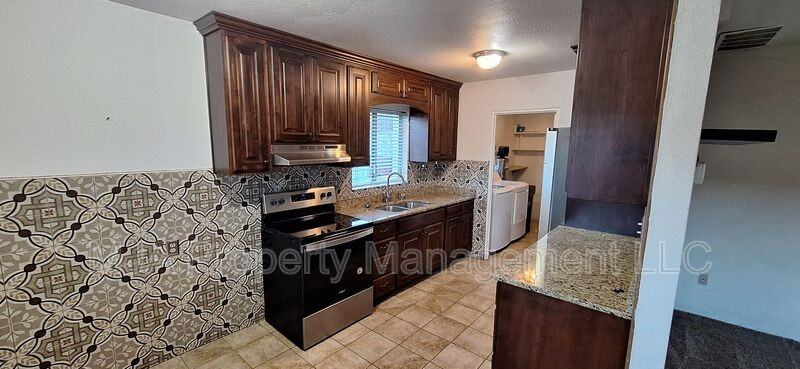 460 E 1110 N - Photo 5 of 17