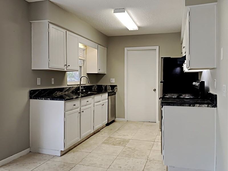 2143 Creek Side Dr - Photo 6 of 24