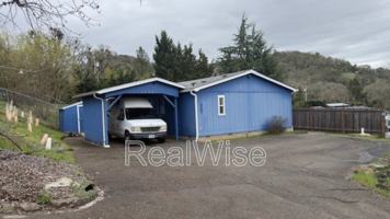 featured image of 2032 Ne Klamath Ave