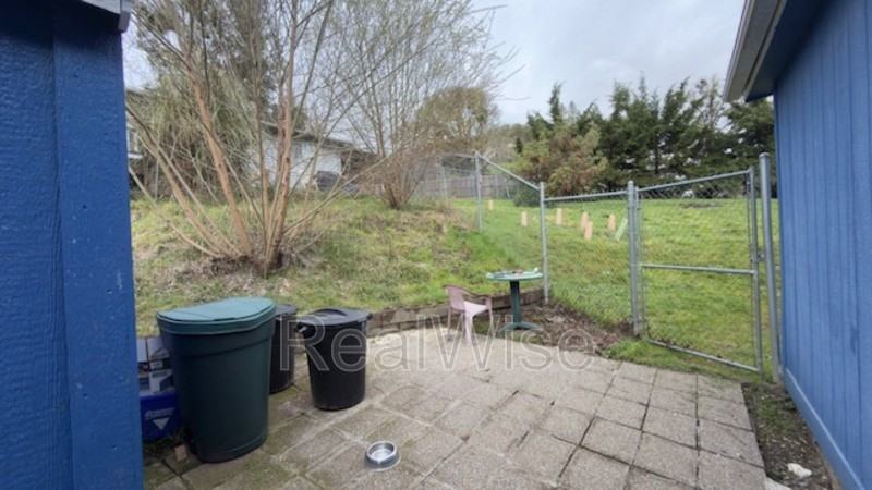 2032 Ne Klamath Ave - Photo 3 of 34