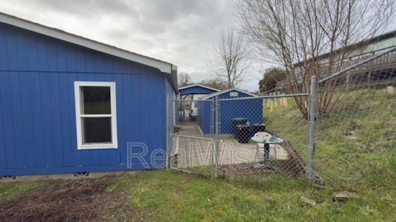 2032 Ne Klamath Ave - Photo 4 of 34