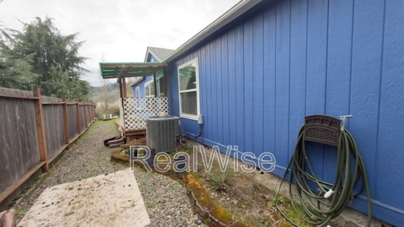 2032 Ne Klamath Ave - Photo 6 of 34