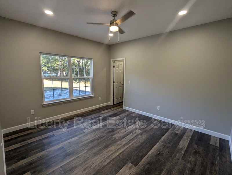 275 Myrtle Ave - Photo 2 of 8
