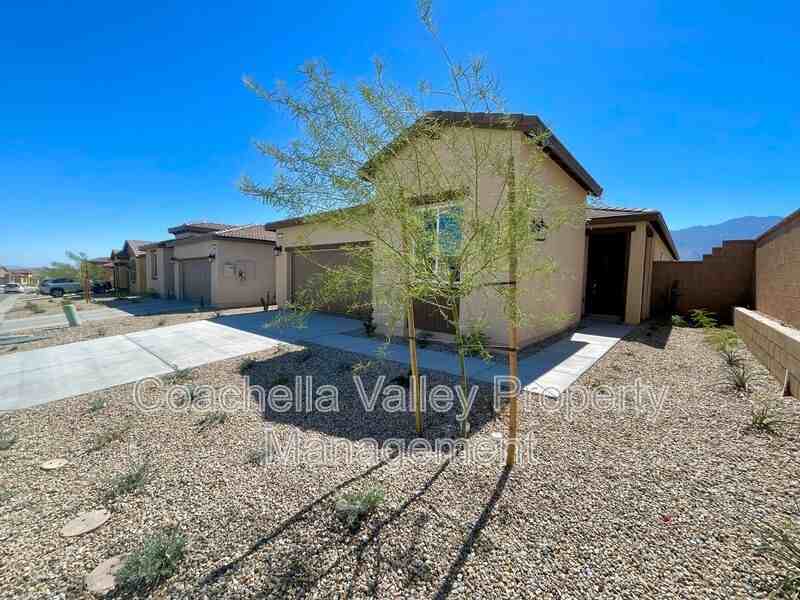 11611 S Crescent St - Photo 2 of 30