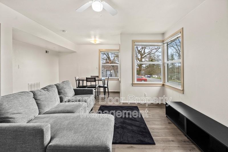 51 S Arizona Ave - Photo 2 of 30