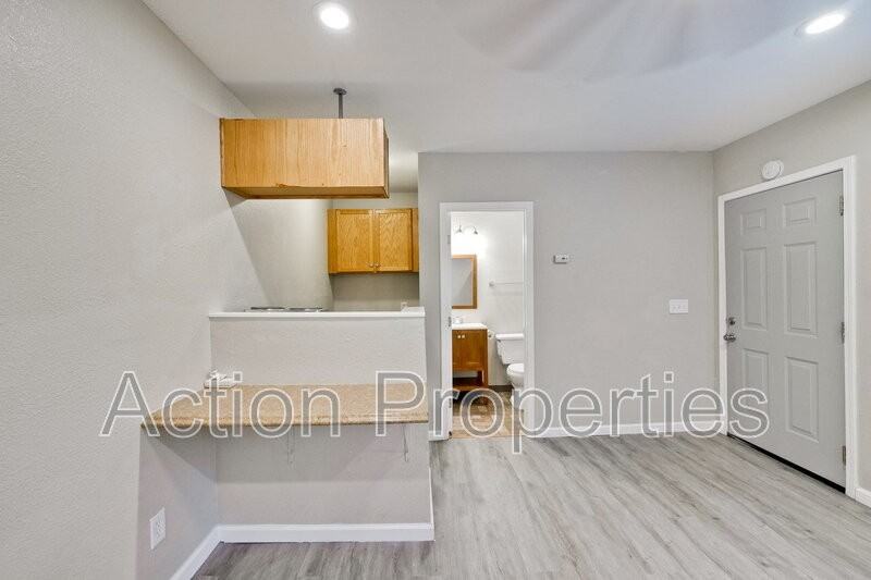 1043 Henderson Ave #B - Photo 2 of 12