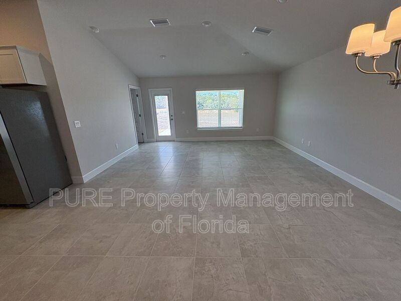 427 W Twisted Oaks Dr - Photo 5 of 48