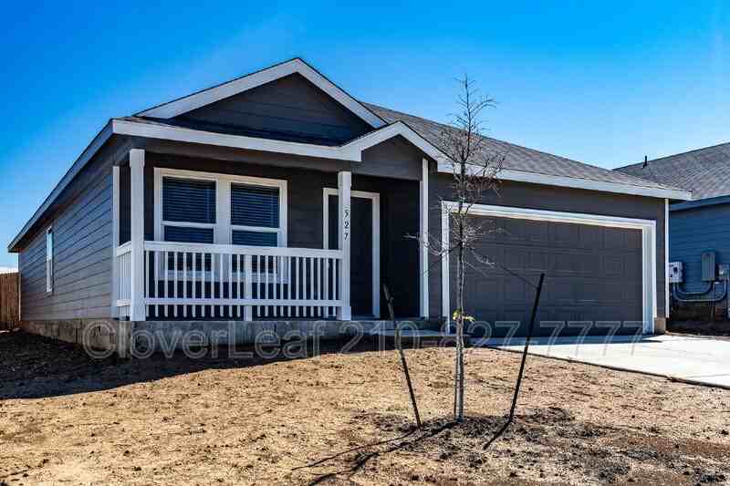 527 Wolf Crest Blvd - Photo 2 of 28