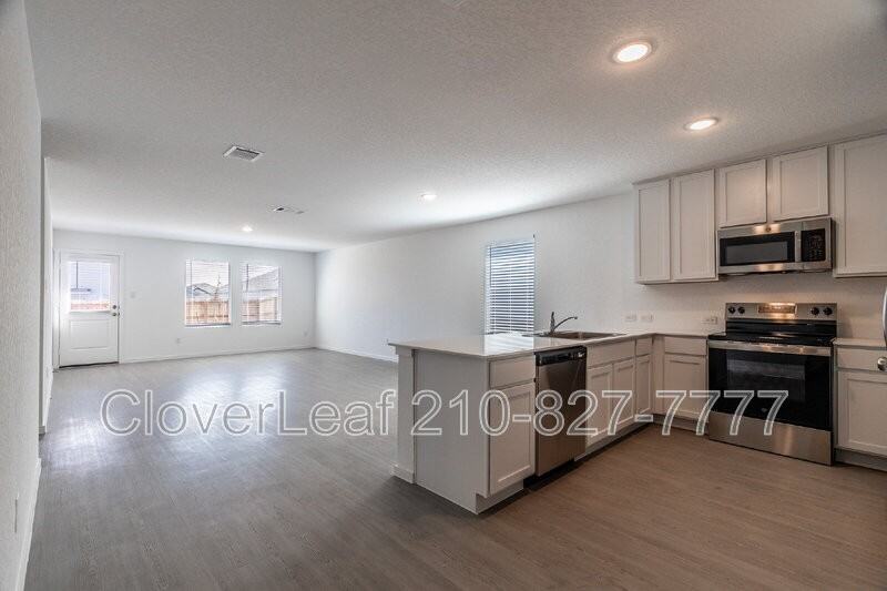 527 Wolf Crest Blvd - Photo 7 of 28