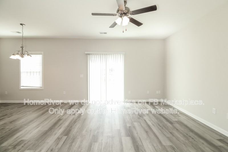 1755 Snead Dr - Photo 4 of 19