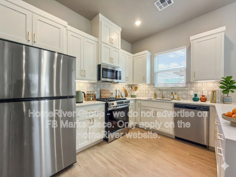 2610 Crescent Ave - Photo 3 of 28