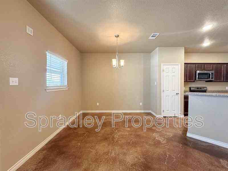 829 Laila Ln - Photo 4 of 13
