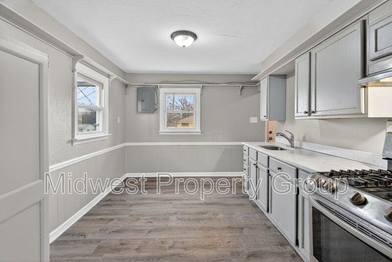 1157 Redman Blvd - Photo 5 of 30