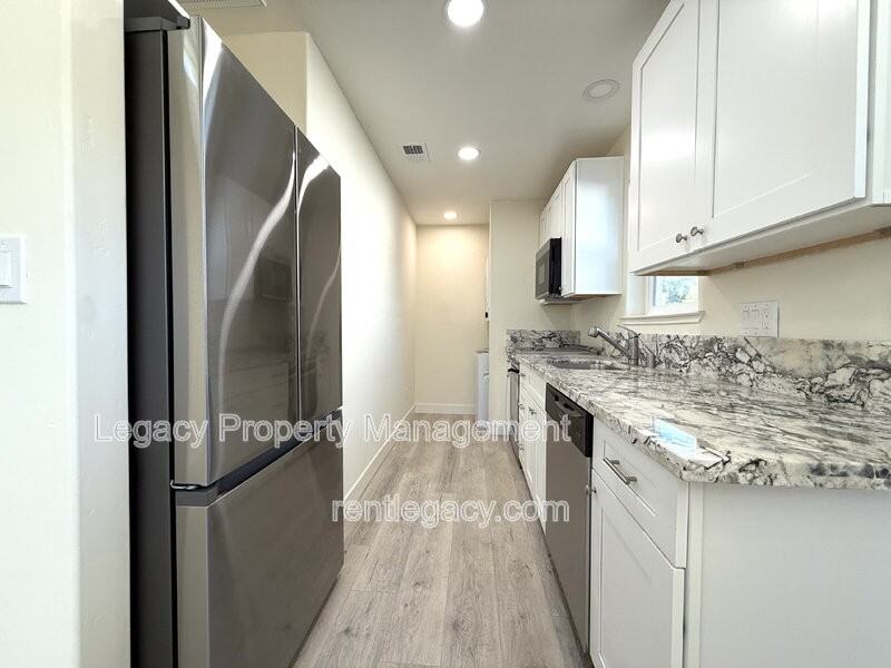 10753 Oakton Way - Photo 7 of 15
