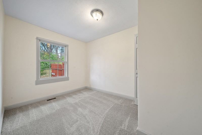 150 Lawton Rd - Photo 5 of 11