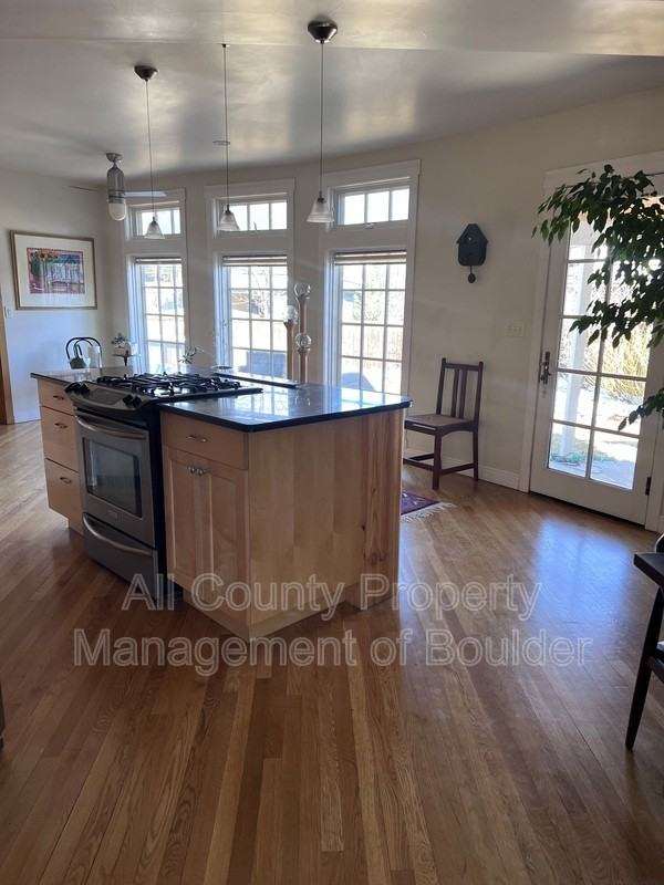 3030 17th St - Photo 4 of 24