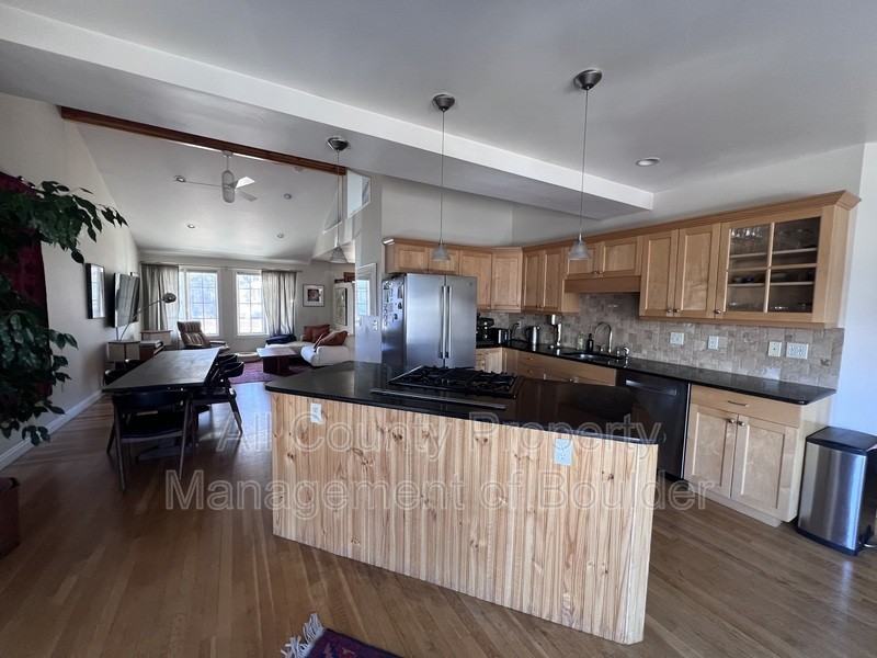 3030 17th St - Photo 5 of 24