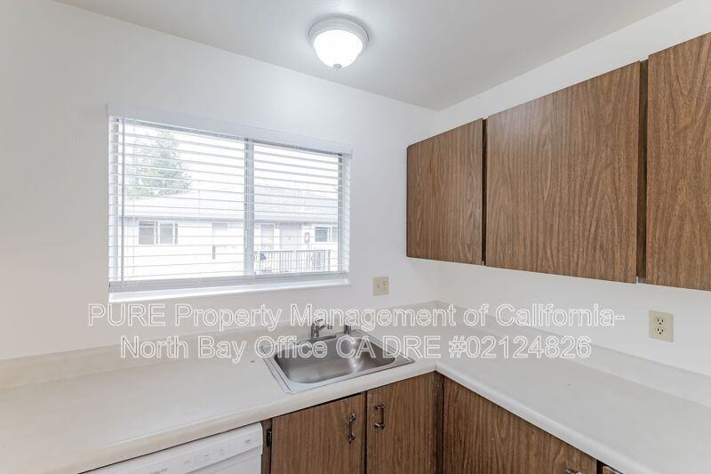 5060 Roma St - Photo 7 of 18