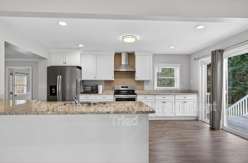 8022 Linville Rd - Photo 5 of 40