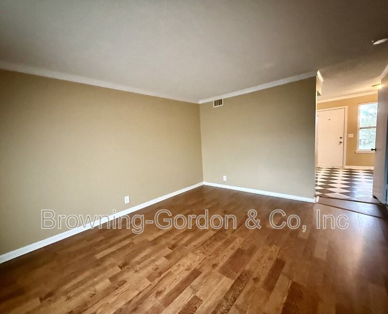 1519 21st Ave N - Photo 4 of 11