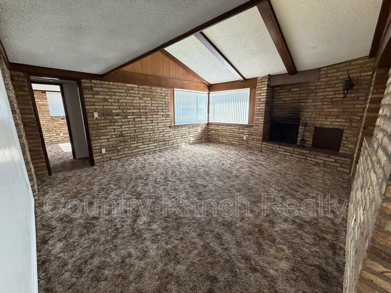 1044 Paradise Dr - Photo 4 of 17