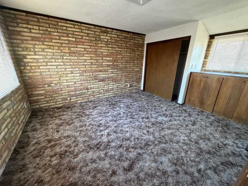 1044 Paradise Dr - Photo 7 of 17