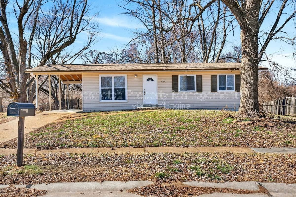 2515 Valley Brook Dr - Photo 2 of 10