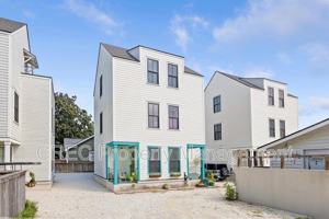 featured image of 3 1/2 Maranda Holmes St #B