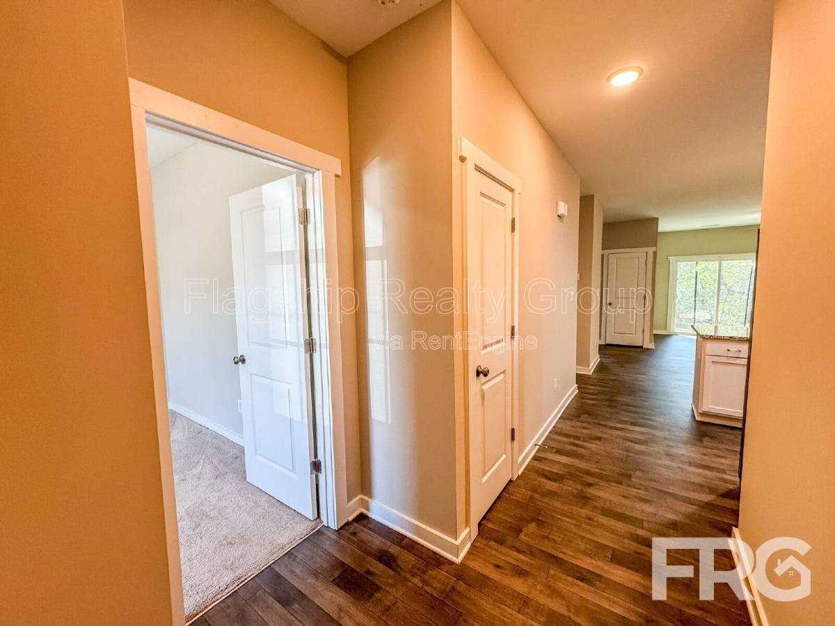 1503 S Taylor St - Photo 3 of 10