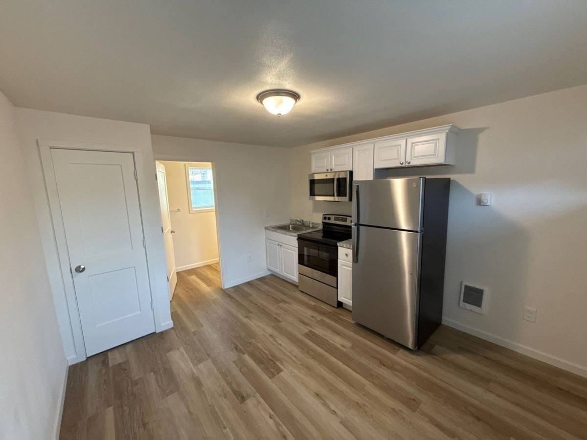 3361 Portland Rd Ne #9 - Photo 4 of 10