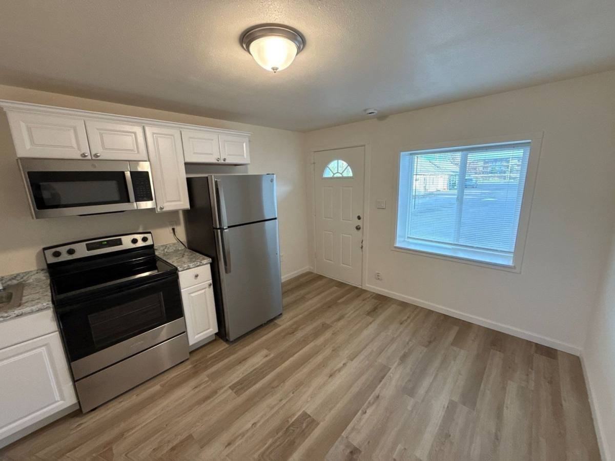 3361 Portland Rd Ne #9 - Photo 5 of 10